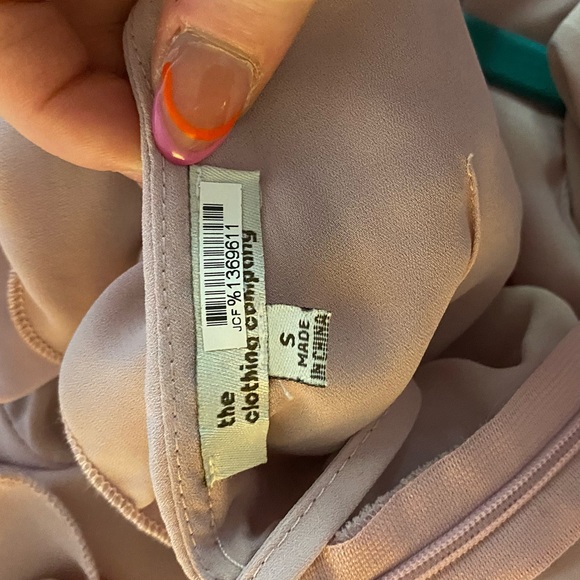 Super Cute Ruffle Top Size Small - Picture 2 of 3